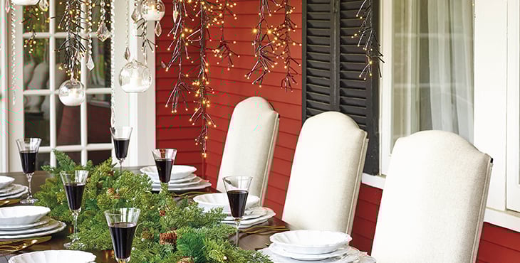 Decoración-cena-navidad-en-jardin-sillas-para-jardin