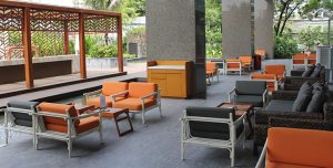 muebles-exterior-cafeteria-naranja-terraza